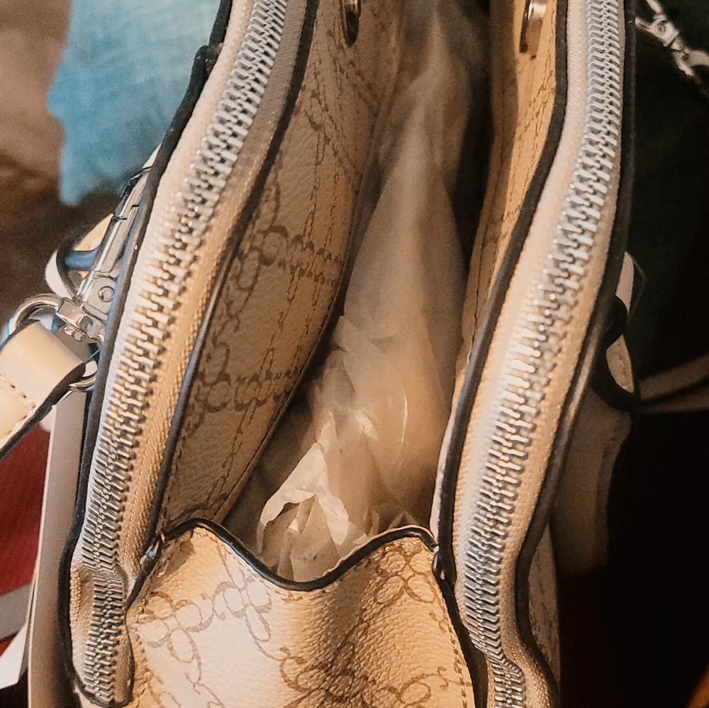 Handbag - Picture 4 of 6